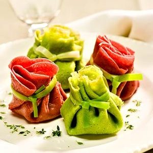 Sabor & Arte na mesa – Trouxinha colorida de frango