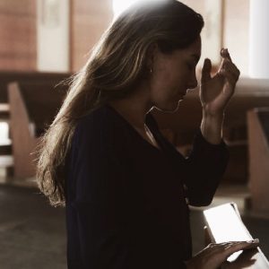 Sou Católico, posso ir à benzedeira ou ao benzedeiro?