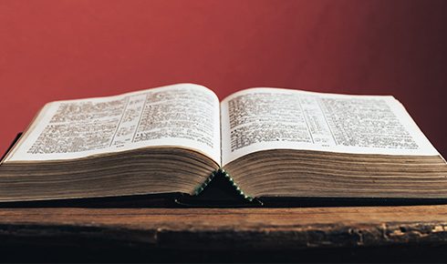 A BIBLIA PROIBIDA - Luz Para o Caminho